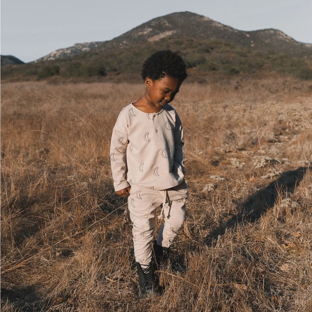 Rylee + Cru 2-3 Moons Henley Sweatshirt + Sweatpants Joggers in Oat
